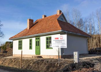 Zabytkowa stacja kolejki w Hadlach Szklarskich przejdzie kolejny etap prac 2 - Polskie Radio Rzeszów Zabytkowa stacja kolejki w Hadlach Szklarskich przejdzie kolejny etap prac