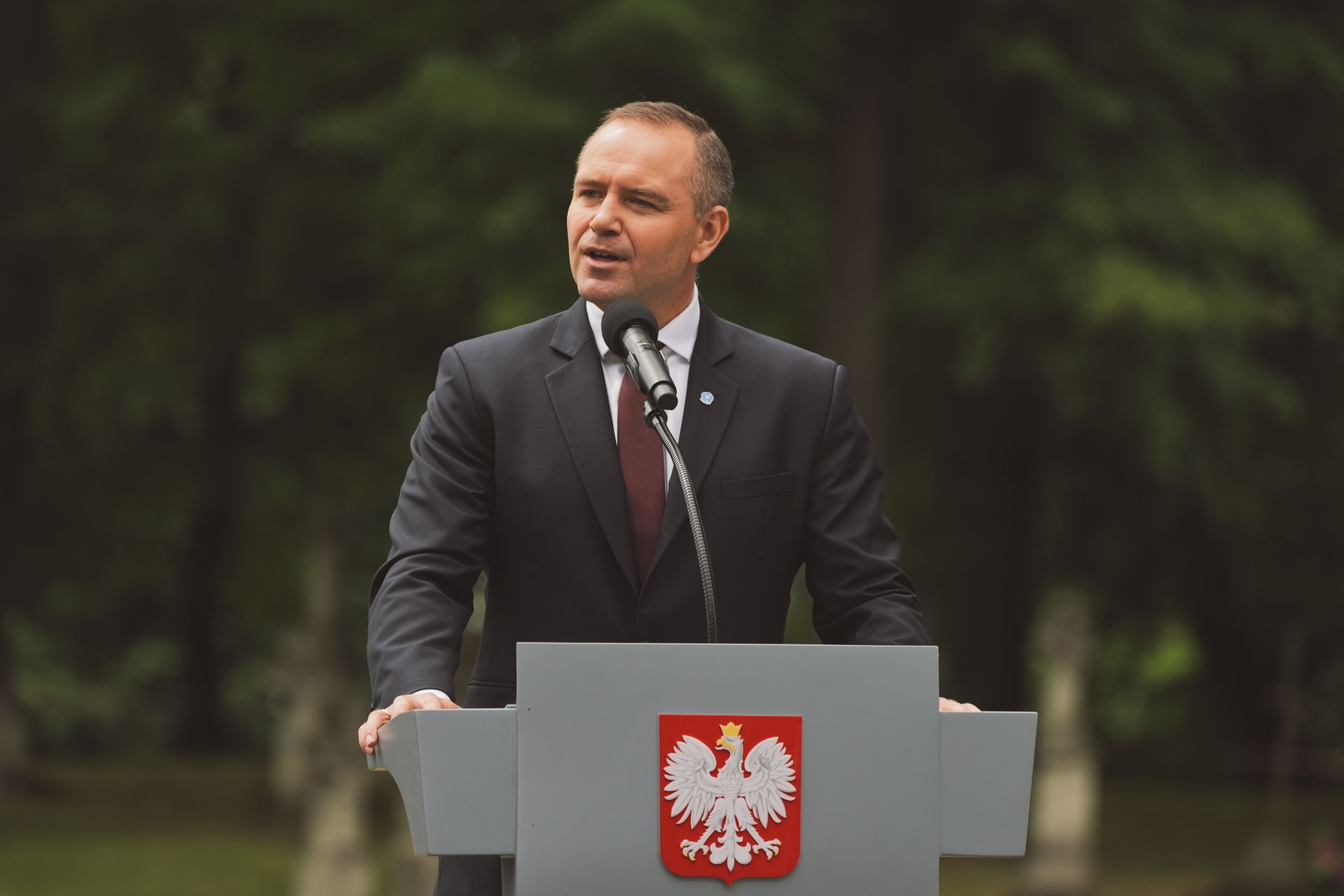 Zakończyły się uroczystości w Radrużu. Prezydent Karol Nawrocki oddał hołd ofiarom OUN-UPA 6 - Polskie Radio Rzeszów Zakończyły się uroczystości w Radrużu. Prezydent Karol Nawrocki oddał hołd ofiarom OUN-UPA - Polskie Radio Rzeszów