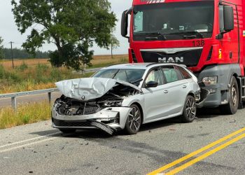 Zderzenie trzech pojazdów na&nbsp;S19 w&nbsp;Nienadówce. Jeden pas zablokowany