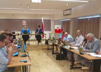 Zmiany w Radzie Miejskiej w Nowej Dębie. Odwołano przewodniczącą i wiceprzewodniczącego 10 - Polskie Radio Rzeszów Zmiany w Radzie Miejskiej w Nowej Dębie. Odwołano przewodniczącą i wiceprzewodniczącego