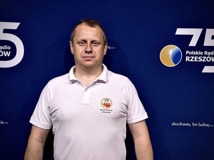 Związkowcy alarmują w sprawie świadczenia mieszkaniowego. Możliwe niższe wypłaty dla funkcjonariuszy 1 - Polskie Radio Rzeszów Związkowcy alarmują w sprawie świadczenia mieszkaniowego. Możliwe niższe wypłaty dla funkcjonariuszy