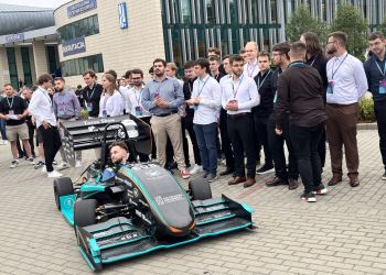 Nowy bolid elektryczny Politechniki Rzeszowskiej. Studenci ruszają po podium 2 - Polskie Radio Rzeszów Nowy bolid elektryczny Politechniki Rzeszowskiej. Studenci ruszają po podium