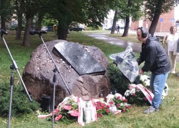 Marsz Pamięci w Rzeszowie. Oddano hołd żydowskim mieszkańcom miasta zamordowanym podczas wojny 2 - Polskie Radio Rzeszów Marsz Pamięci w Rzeszowie. Oddano hołd żydowskim mieszkańcom miasta zamordowanym podczas wojny