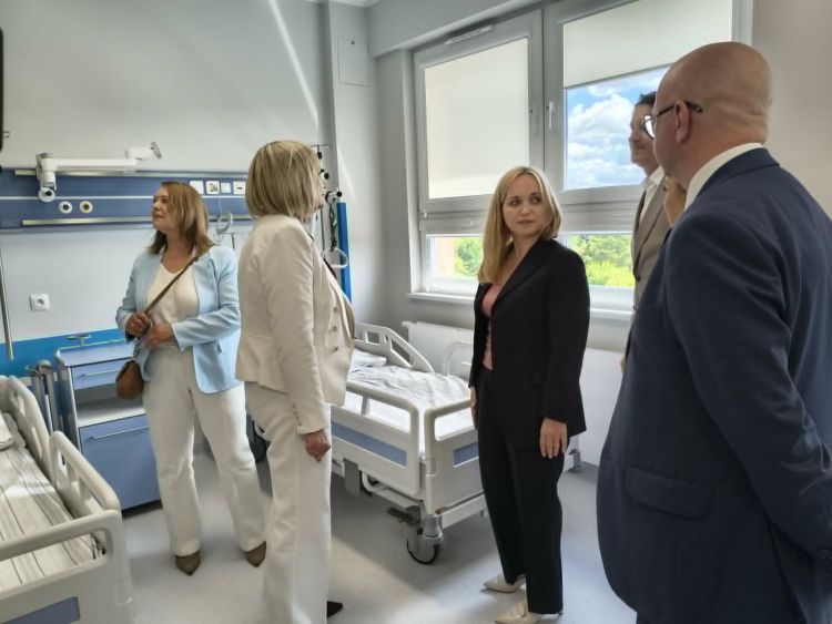 Nowoczesna kardiologia w Przemyślu już działa. Minister zdrowia o przyszłości szpitali powiatowych 2 - Polskie Radio Rzeszów Nowoczesna kardiologia w Przemyślu już działa. Minister zdrowia o przyszłości szpitali powiatowych - Polskie Radio Rzeszów