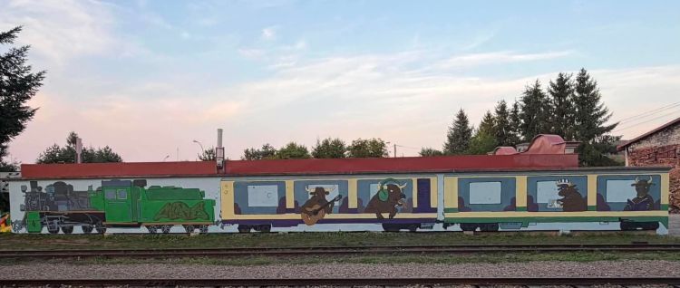Pierwszy mural w Dynowie. Młodzi artyści zmieniają przestrzeń miasta - Polskie Radio Rzeszów
