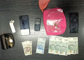 18-latka aresztowana po oszustwie „na wnuczka”. Seniorka z Rzeszowa straciła pieniądze i biżuterię 3 - Polskie Radio Rzeszów 18-latka aresztowana po oszustwie „na wnuczka”. Seniorka z Rzeszowa straciła pieniądze i biżuterię