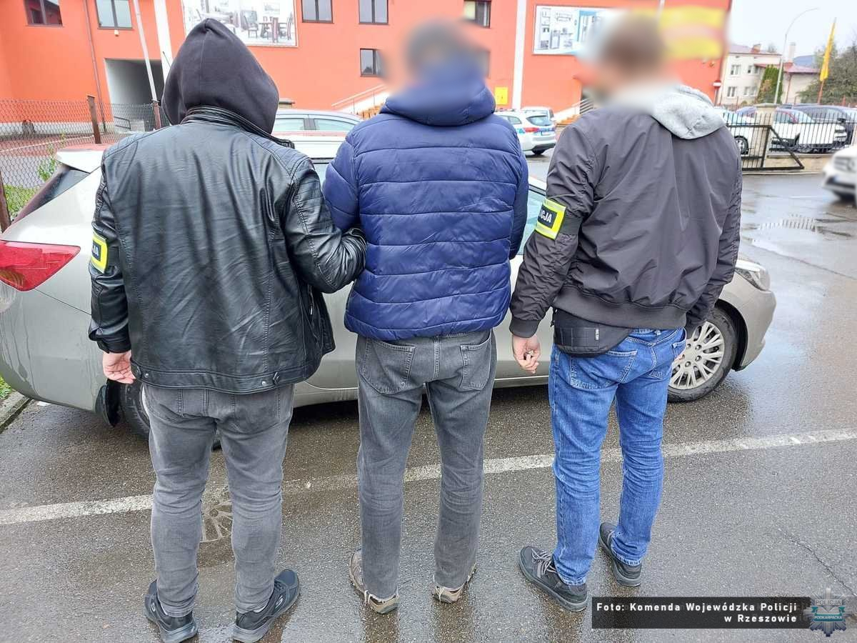 Akt oskarżenia w sprawie korupcji na stacji kontroli pojazdów w Krośnie 2 - Polskie Radio Rzeszów Akt oskarżenia w sprawie korupcji na stacji kontroli pojazdów w Krośnie - Polskie Radio Rzeszów