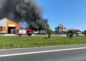 Pożar w zakładzie motoryzacyjnym w Sędziszowie Małopolskim 7 - Polskie Radio Rzeszów Pożar w zakładzie motoryzacyjnym w Sędziszowie Małopolskim