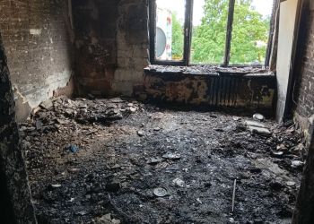 Pożar mieszkania w&nbsp;Tarnobrzegu. Dwie osoby poszkodowane, 27 ewakuowanych [AKTUALIZACJA]