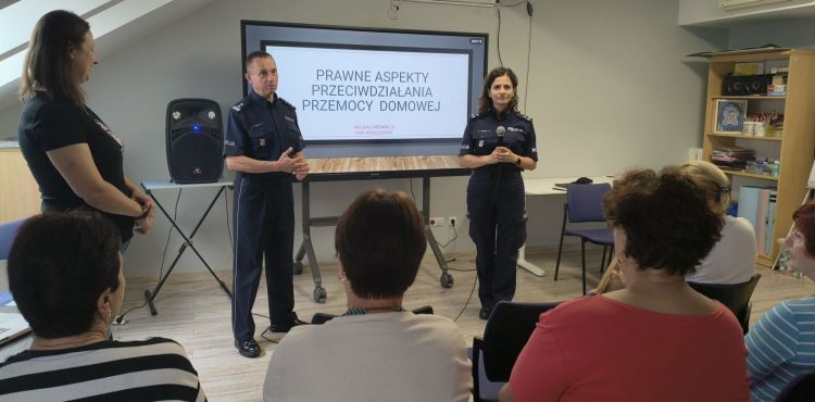 Jak reagować na ksenofobię i hejt? Spotkanie Ukrainek z policją w Rzeszowie 1 - Polskie Radio Rzeszów Jak reagować na ksenofobię i hejt? Spotkanie Ukrainek z policją w Rzeszowie