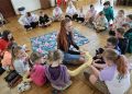 Węże, jaszczurka i&nbsp;żółw w&nbsp;domu kultury. Wakacyjne spotkanie z&nbsp;gadami