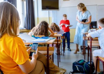 Zakaz telefonów w szkołach i przedszkolach. Sejm poparł nowe przepisy 14 - Polskie Radio Rzeszów Zakaz telefonów w szkołach i przedszkolach. Sejm poparł nowe przepisy