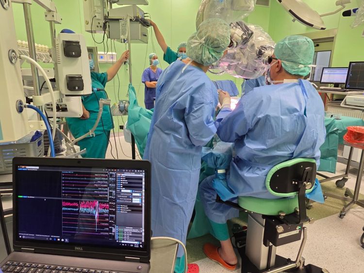 Tak&nbsp;dziś operuje się guzy mózgu, przełomowa technologia w&nbsp;mieleckim szpitalu