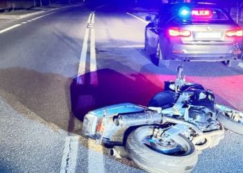 19-latek uciekał przed policją. Motocyklem uderzył w radiowóz 21 - Polskie Radio Rzeszów 19-latek uciekał przed policją. Motocyklem uderzył w radiowóz