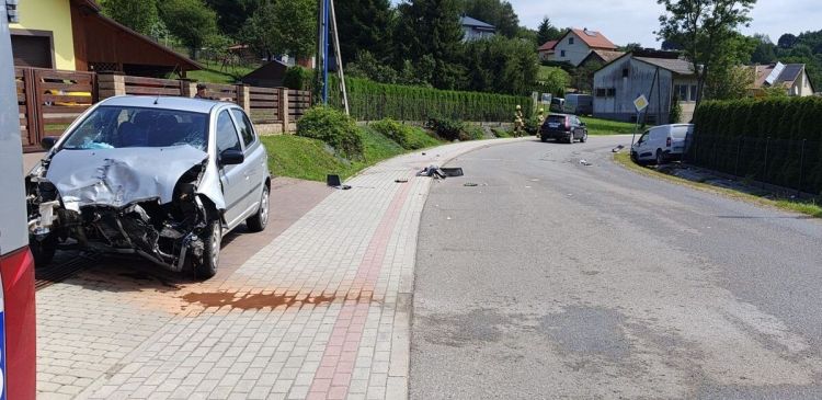 Wypadek we wsi Lecka. 57-letnia kierująca trafiła do szpitala 1 - Polskie Radio Rzeszów Wypadek we wsi Lecka. 57-letnia kierująca trafiła do szpitala
