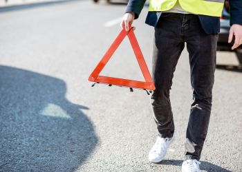 Dostawczy Volkswagen przewrócił się na&nbsp;bok na&nbsp;A4