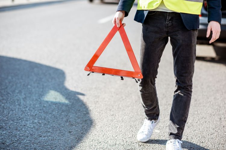 Dostawczy Volkswagen przewrócił się na bok na A4 1 - Polskie Radio Rzeszów Dostawczy Volkswagen przewrócił się na bok na A4