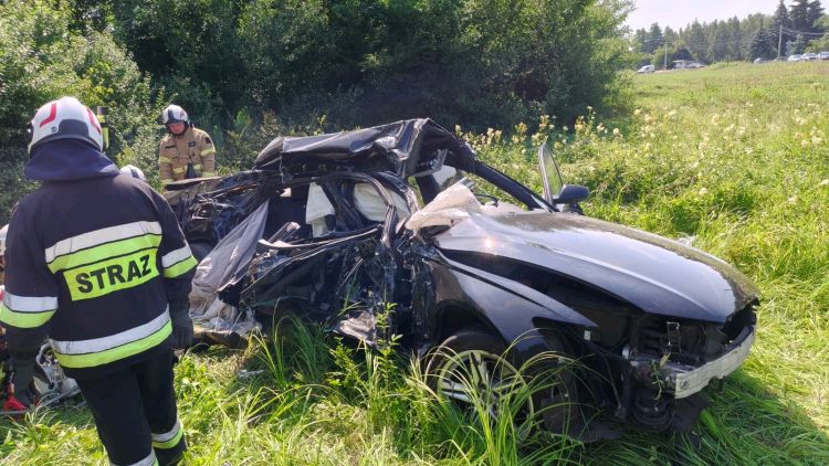 Zablokowana droga wojewódzka w Dulczy Wielkiej. Jeden z kierowców w ciężkim stanie 1 - Polskie Radio Rzeszów Zablokowana droga wojewódzka w Dulczy Wielkiej. Jeden z kierowców w ciężkim stanie