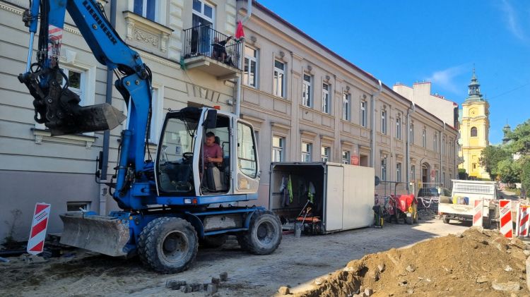 „Krajobraz księżycowy” w Przemyślu. Remonty dróg na finiszu 1 - Polskie Radio Rzeszów „Krajobraz księżycowy” w Przemyślu. Remonty dróg na finiszu