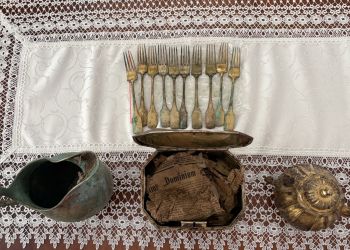 „Skarb Chorzelowski” odnaleziony po latach. Cenne srebra trafią do muzeum 2 - Polskie Radio Rzeszów „Skarb Chorzelowski” odnaleziony po latach. Cenne srebra trafią do muzeum