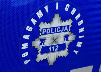 10-miesięczne dziecko zamknięte w&nbsp;samochodzie w&nbsp;Jarosławiu. Policjanci wybili szybę