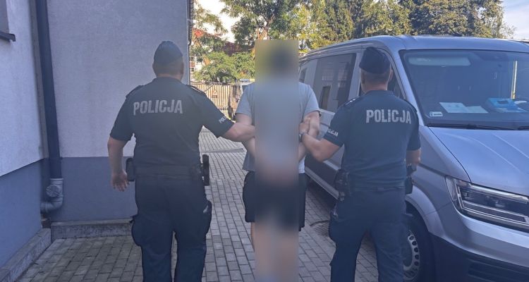 30-latek podpalał kontenery w Nowej Dębie, trafił do aresztu 1 - Polskie Radio Rzeszów 30-latek podpalał kontenery w Nowej Dębie, trafił do aresztu