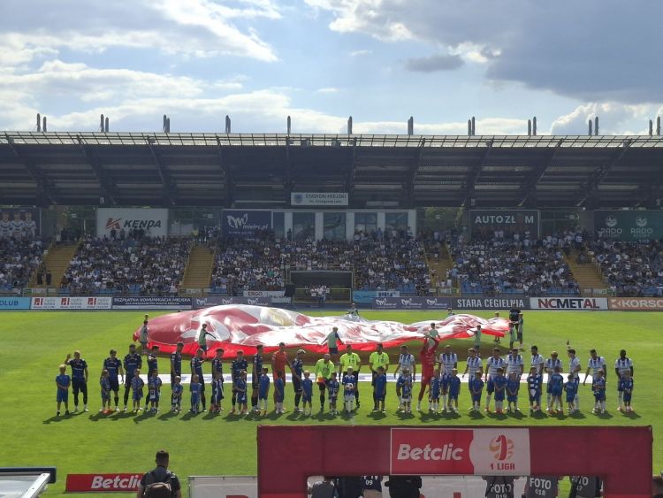 Podkarpackie derby bez zwycięzcy. Stal Mielec zremisowała ze Stalą Rzeszów 1 - Polskie Radio Rzeszów Podkarpackie derby bez zwycięzcy. Stal Mielec zremisowała ze Stalą Rzeszów