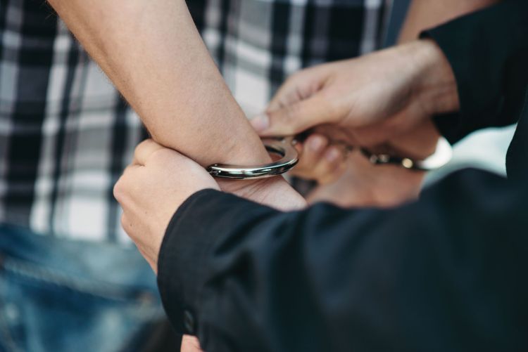 62 zarzuty dla 11 podejrzanych. Policjanci z Nowej Dęby zakończyli śledztwo narkotykowe 1 - Polskie Radio Rzeszów 62 zarzuty dla 11 podejrzanych. Policjanci z Nowej Dęby zakończyli śledztwo narkotykowe