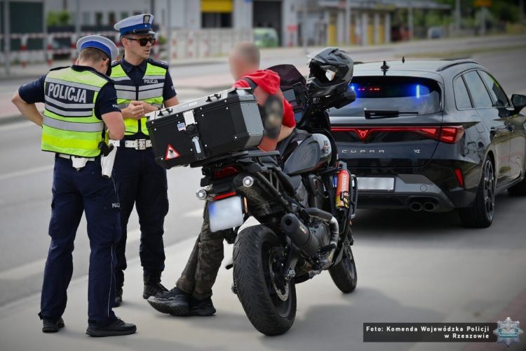 Akcja „Motocykl” na Podkarpaciu. Policjanci skontrolowali 940 kierujących 1 - Polskie Radio Rzeszów Akcja „Motocykl” na Podkarpaciu. Policjanci skontrolowali 940 kierujących