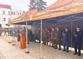 Blisko 100 ochotników złożyło przysięgę wojskową w Krośnie 2 - Polskie Radio Rzeszów Blisko 100 ochotników złożyło przysięgę wojskową w Krośnie