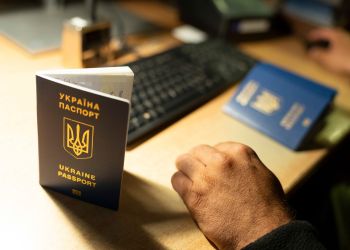 Fałszywe prawo jazdy i dwa sądowe zakazy. 39-latka wpadła na granicy w Korczowej 4 - Polskie Radio Rzeszów Fałszywe prawo jazdy i dwa sądowe zakazy. 39-latka wpadła na granicy w Korczowej