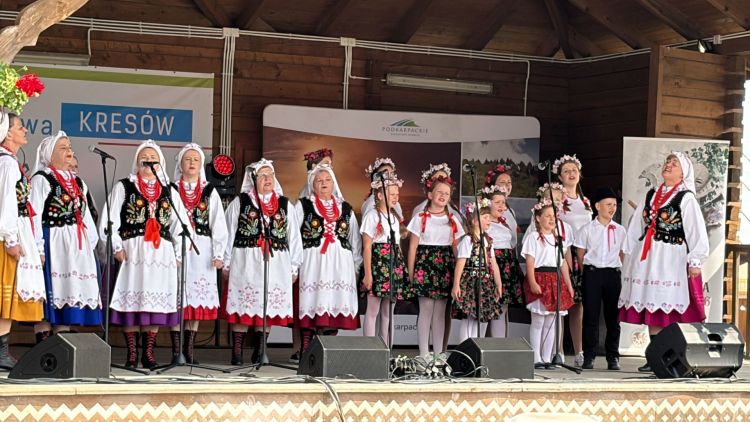 Finał Festiwalu Dziedzictwa Kresów. Basznia Dolna przyciągnęła mieszkańców regionu 1 - Polskie Radio Rzeszów Finał Festiwalu Dziedzictwa Kresów. Basznia Dolna przyciągnęła mieszkańców regionu