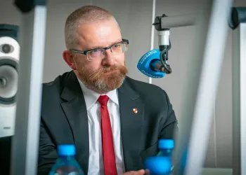 Zarzut zaprzeczania zbrodniom dla Grzegorza Brauna. Polityk nie&nbsp;przyznał się do&nbsp;winy