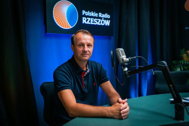 Planowany wyższy próg podatkowy od 2027 roku. Ekonomista: Skorzysta klasa średnia 1 - Polskie Radio Rzeszów Planowany wyższy próg podatkowy od 2027 roku. Ekonomista: Skorzysta klasa średnia