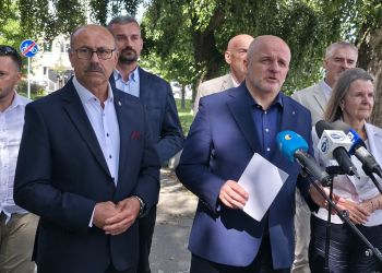 KO&nbsp;broni bibliotek pedagogicznych. Paweł Kowal zapowiada dalszą walkę