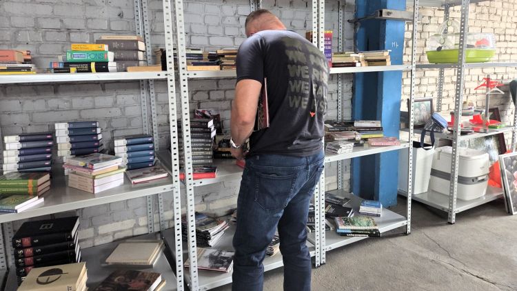 Kącik rzeczy używanych w PSZOK-u w Rzeszowie. Sprawne przedmioty można oddać lub zabrać za darmo 1 - Polskie Radio Rzeszów Kącik rzeczy używanych w PSZOK-u w Rzeszowie. Sprawne przedmioty można oddać lub zabrać za darmo