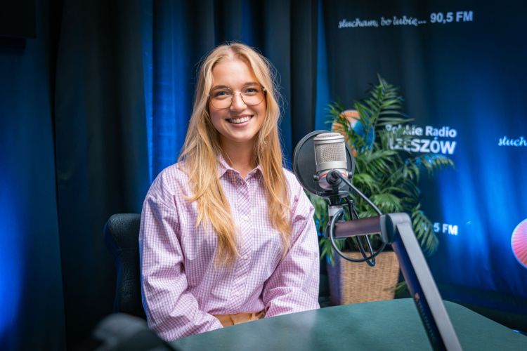 Kinga Wołoszyn o swojej twórczości i wakacyjnych wspomnieniach 1 - Polskie Radio Rzeszów Kinga Wołoszyn o swojej twórczości i wakacyjnych wspomnieniach