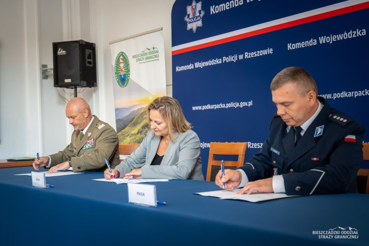 Klasy mundurowe na&nbsp;Podkarpaciu. Kolejne szkoły będą współpracować z&nbsp;policją i&nbsp;Strażą Graniczną