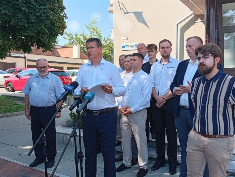 Konfederacja chce, by nowy most w Stalowej Woli nosił imię ks. Tadeusza Isakowicza-Zaleskiego 2 - Polskie Radio Rzeszów Konfederacja chce, by nowy most w Stalowej Woli nosił imię ks. Tadeusza Isakowicza-Zaleskiego - Polskie Radio Rzeszów