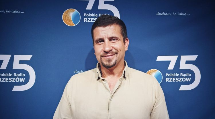Bociany z&nbsp;Podkarpacia szykują się do&nbsp;odlotu. Najpierw ruszą młode