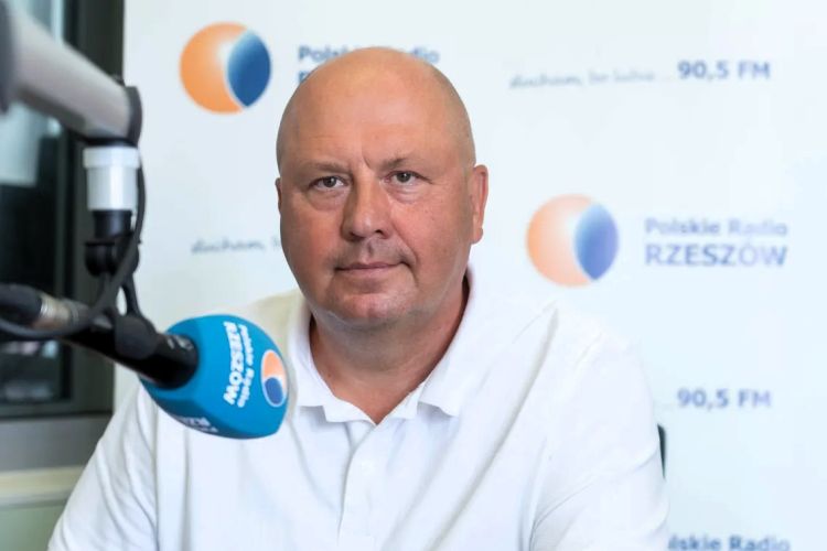 K. Marchewka: Dyskusja o zarobkach lekarzy nie powinna opierać się na przykładach pojedynczych, bardzo wysokich wynagrodzeń 1 - Polskie Radio Rzeszów K. Marchewka: Dyskusja o zarobkach lekarzy nie powinna opierać się na przykładach pojedynczych, bardzo wysokich wynagrodzeń
