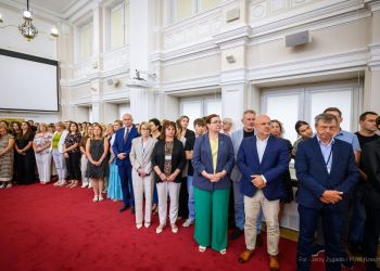 Minuta ciszy dla ofiar wypadku na Węgrzech. Apel wojewody podkarpackiej 2 - Polskie Radio Rzeszów Minuta ciszy dla ofiar wypadku na Węgrzech. Apel wojewody podkarpackiej