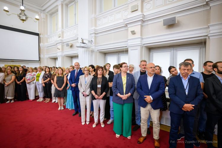 Minuta ciszy dla ofiar wypadku na&nbsp;Węgrzech. Apel wojewody podkarpackiej