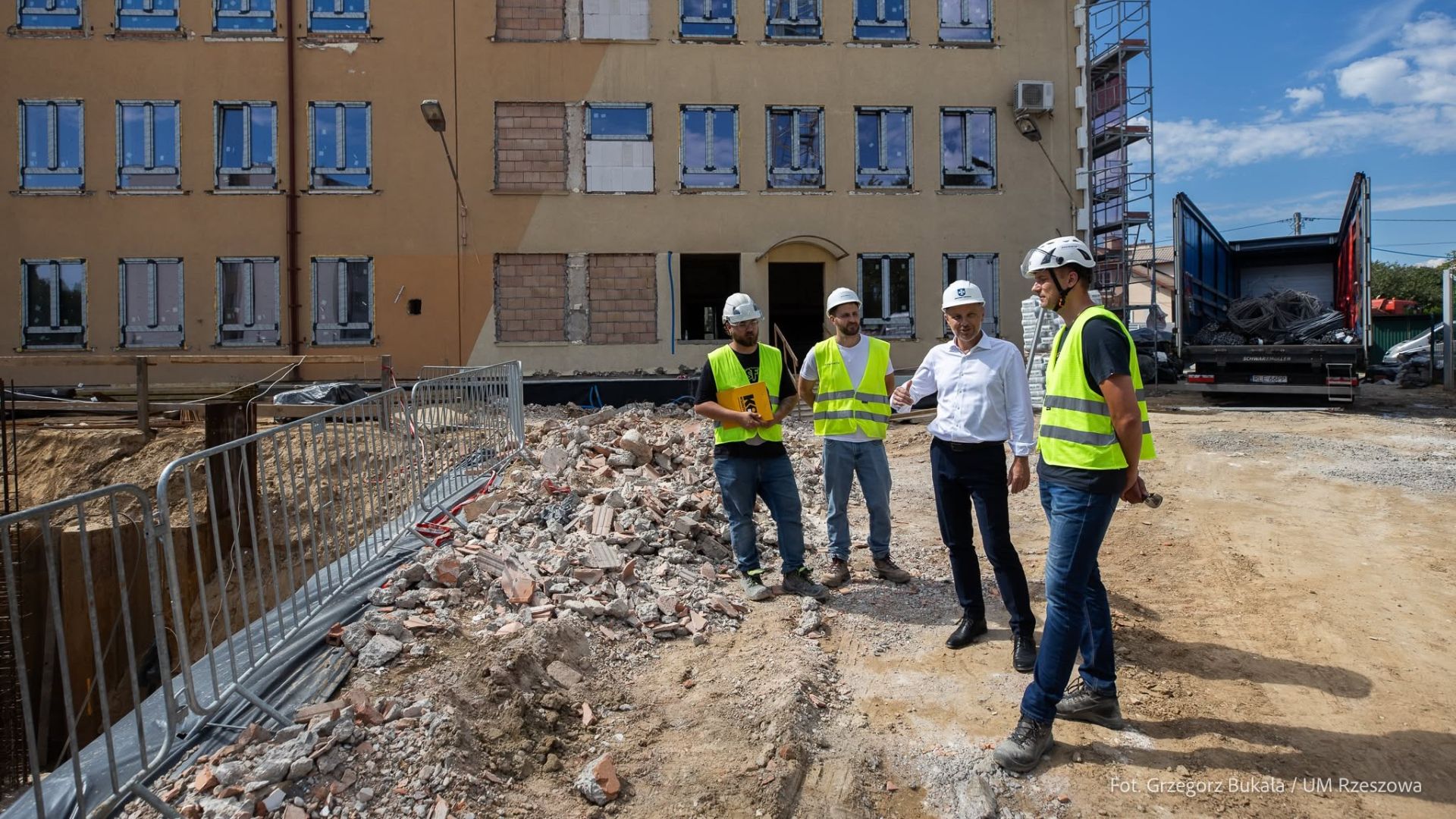 Modernizacja IX LO w Rzeszowie nabiera tempa - Polskie Radio Rzeszów