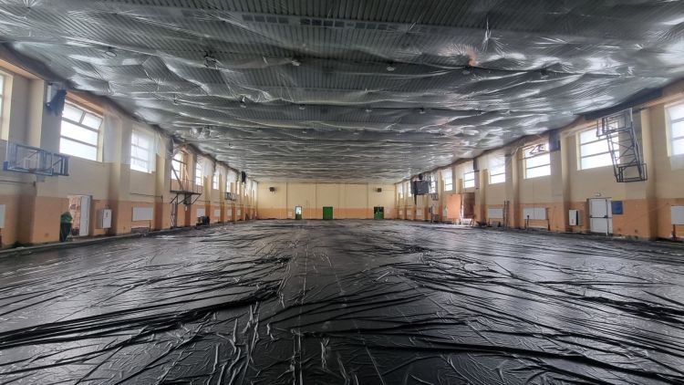 Modernizacja hali sportowej w&nbsp;Przemyślu. Nowa podłoga za&nbsp;ponad 3,5 mln zł