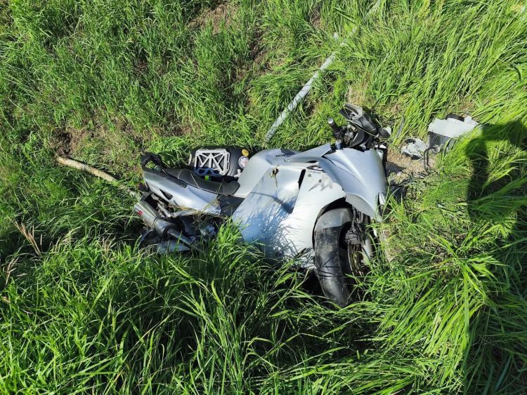 Nietrzeźwy motocyklista z zakazem uderzył w przepust w Gorzycach 1 - Polskie Radio Rzeszów Nietrzeźwy motocyklista z zakazem uderzył w przepust w Gorzycach