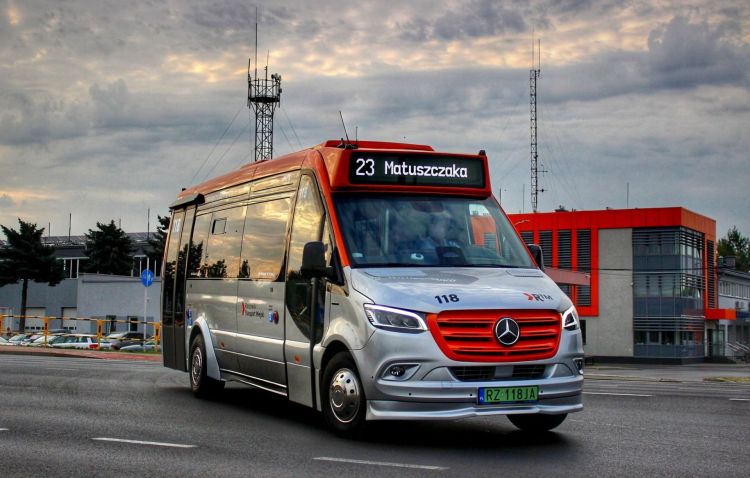 Nowe autobusy w Rzeszowie. Mercus Sprinter i Nesobusy wyjeżdżają na trasy 1 - Polskie Radio Rzeszów Nowe autobusy w Rzeszowie. Mercus Sprinter i Nesobusy wyjeżdżają na trasy