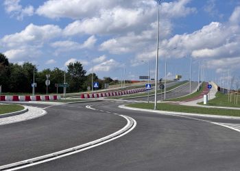 Nowy wiadukt i&nbsp;rondo w&nbsp;Krośnie. Kierowcy mogą już korzystać z&nbsp;inwestycji