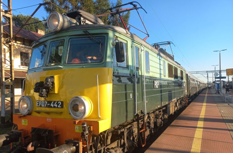 Pociąg retro „Nieśpieszny” odwiedził Podkarpacie 1 - Polskie Radio Rzeszów Pociąg retro „Nieśpieszny” odwiedził Podkarpacie