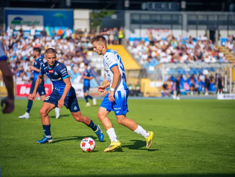 Podkarpackie derby bez zwycięzcy. Stal Mielec zremisowała ze Stalą Rzeszów 1 - Polskie Radio Rzeszów Podkarpackie derby bez zwycięzcy. Stal Mielec zremisowała ze Stalą Rzeszów